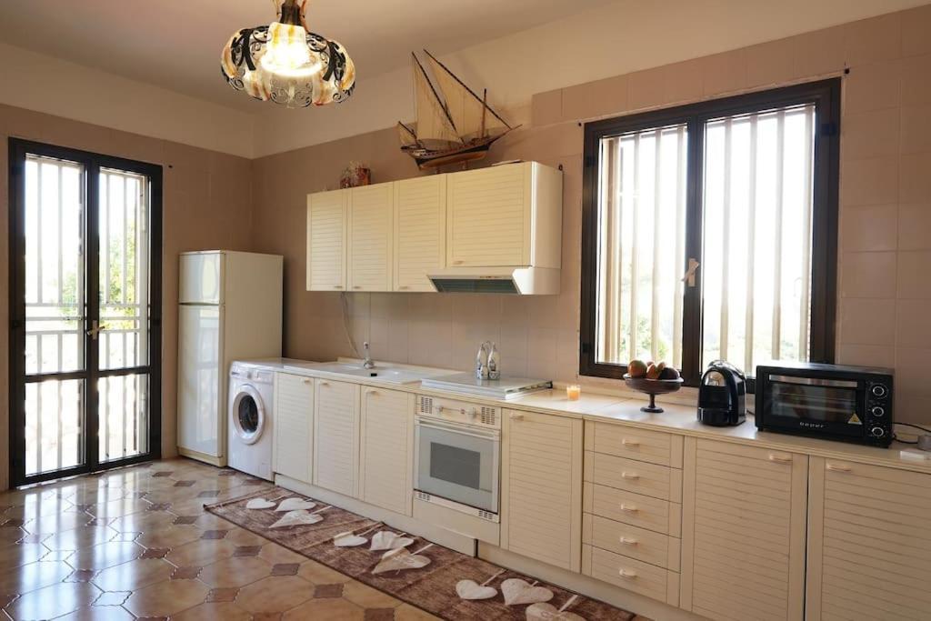 Villa Ada Leporano Bagian luar foto