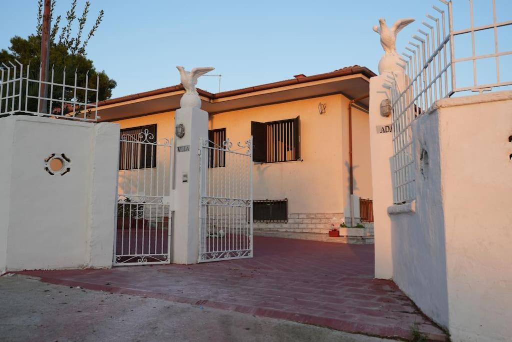 Villa Ada Leporano Bagian luar foto